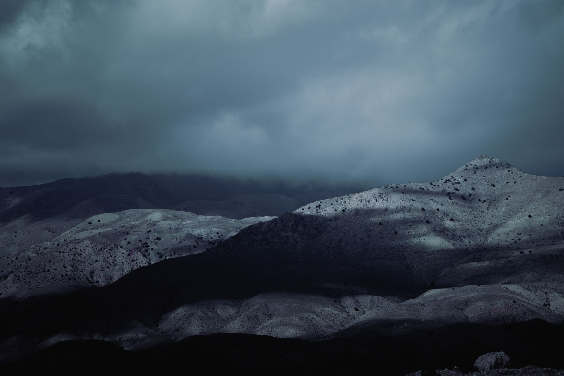 Dark 14865973 Mahdi Bafande 1880x1253 wallpaper