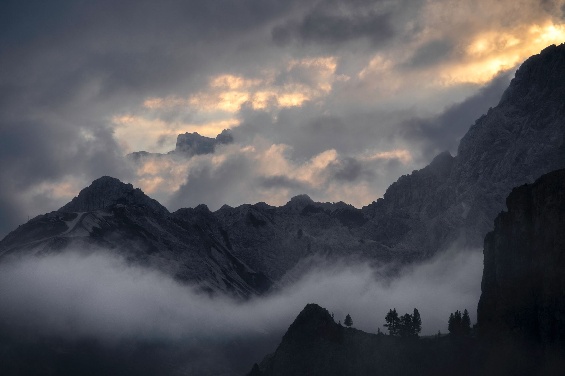 Dark 15361710 Francesco Fanti 1880x1253 wallpaper