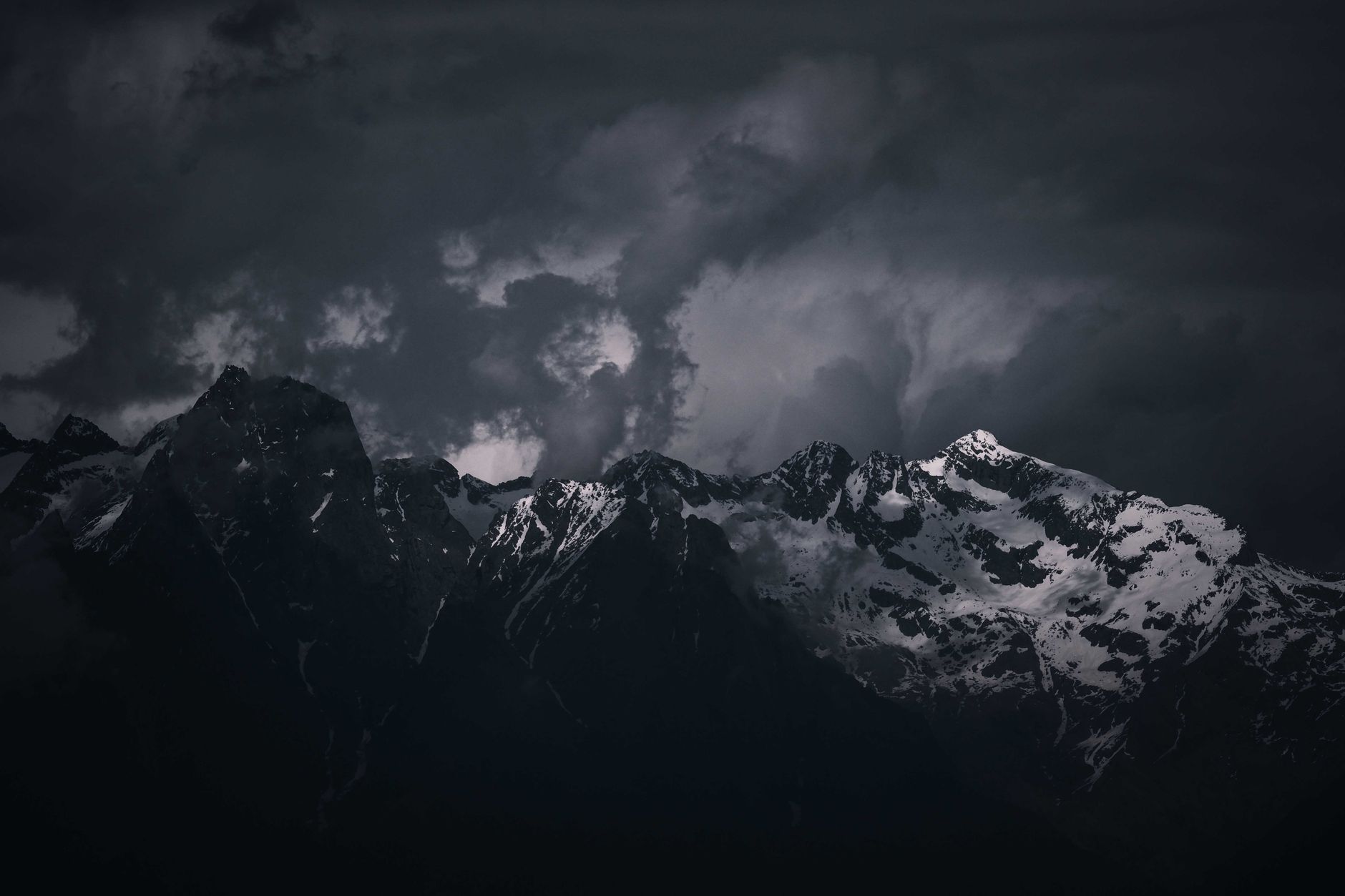 Dark 17077986 Francesco Ungaro 1880x1253 wallpaper