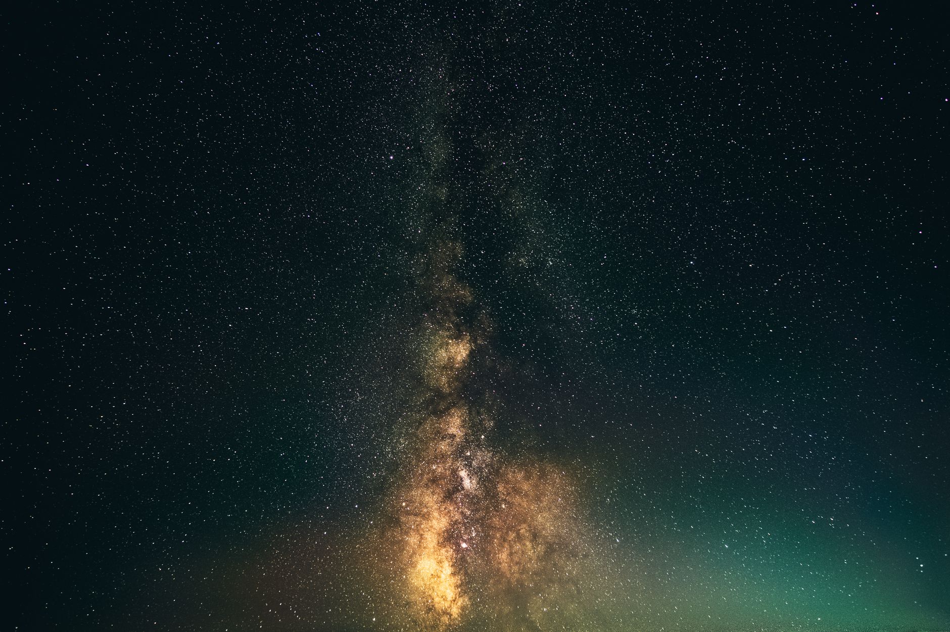 Space 31205338 Saber Hitchckok 1880x1251 wallpaper